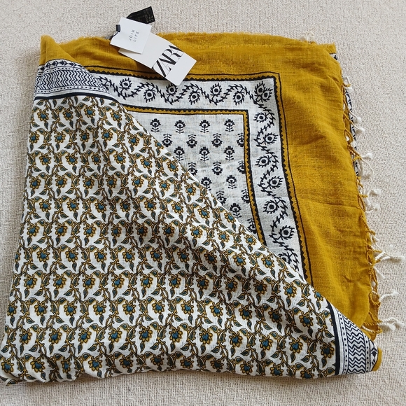 Zara Accessories - Zara ♡ printed tapestry/ scarf